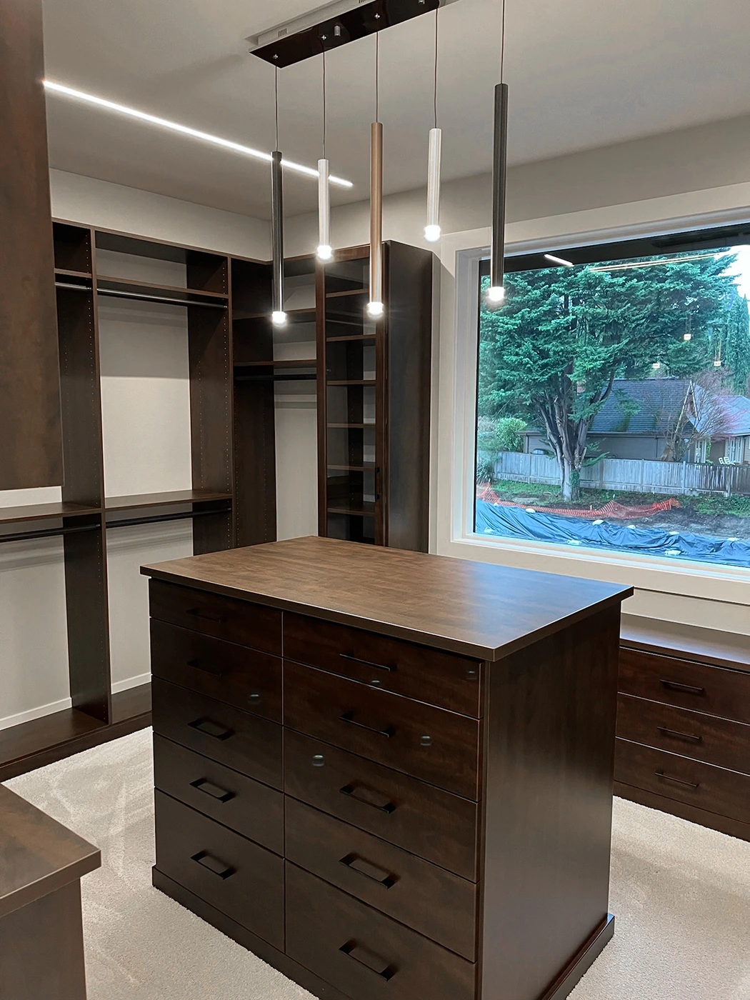 Modern dressing area — Master Bedroom Suite Medina, Ariana Designs