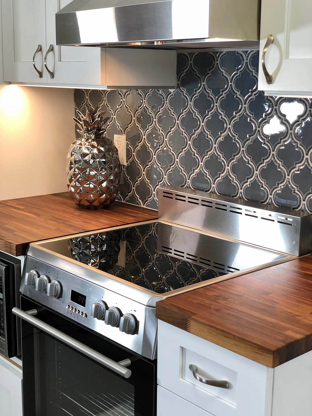Century-old cottage kitchen, finished properly — Pacific Northwest, Ariana Designs
