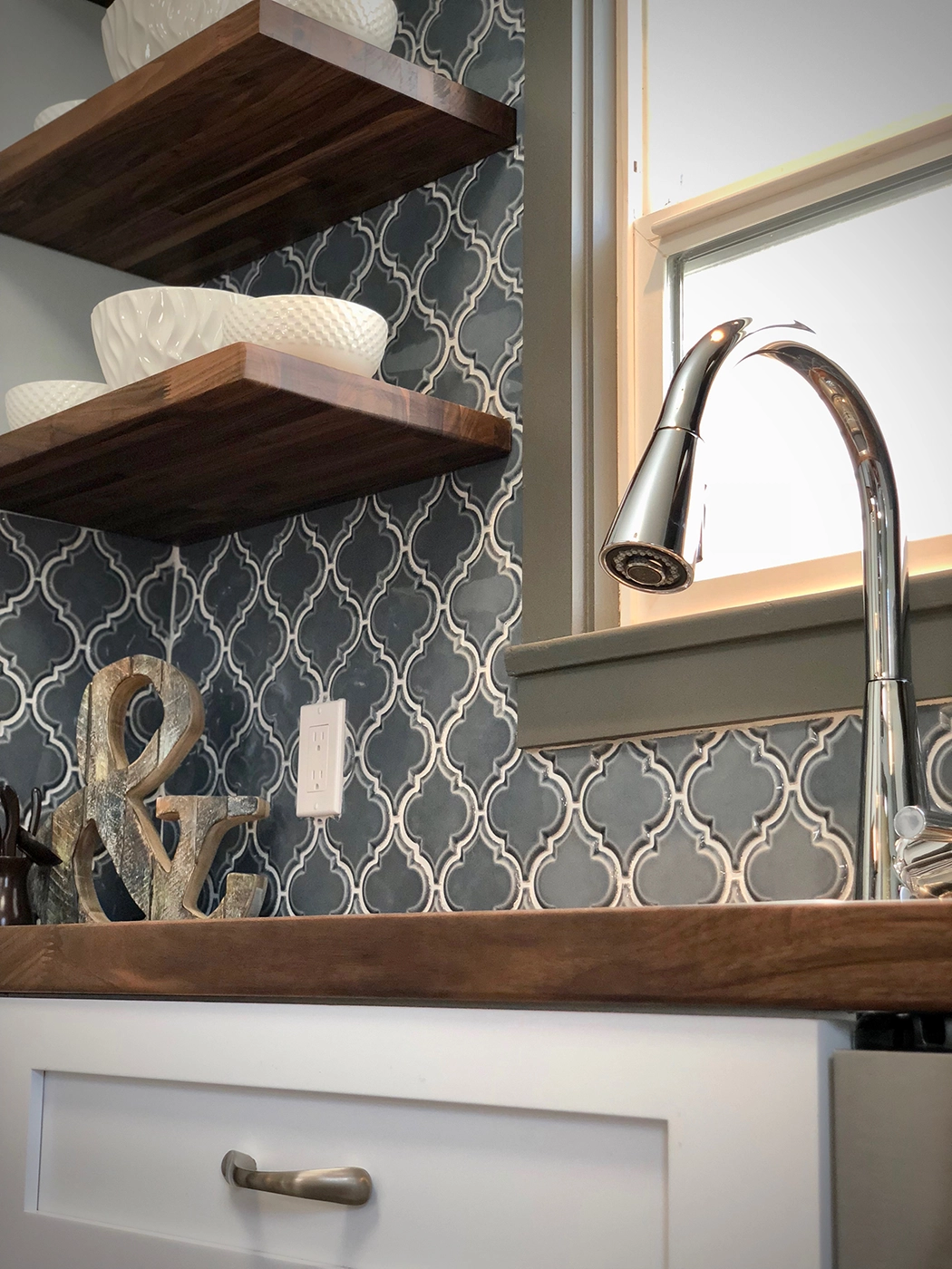 Modern rustic cottage kitchen detail — Pacific Northwest, Ariana Designs