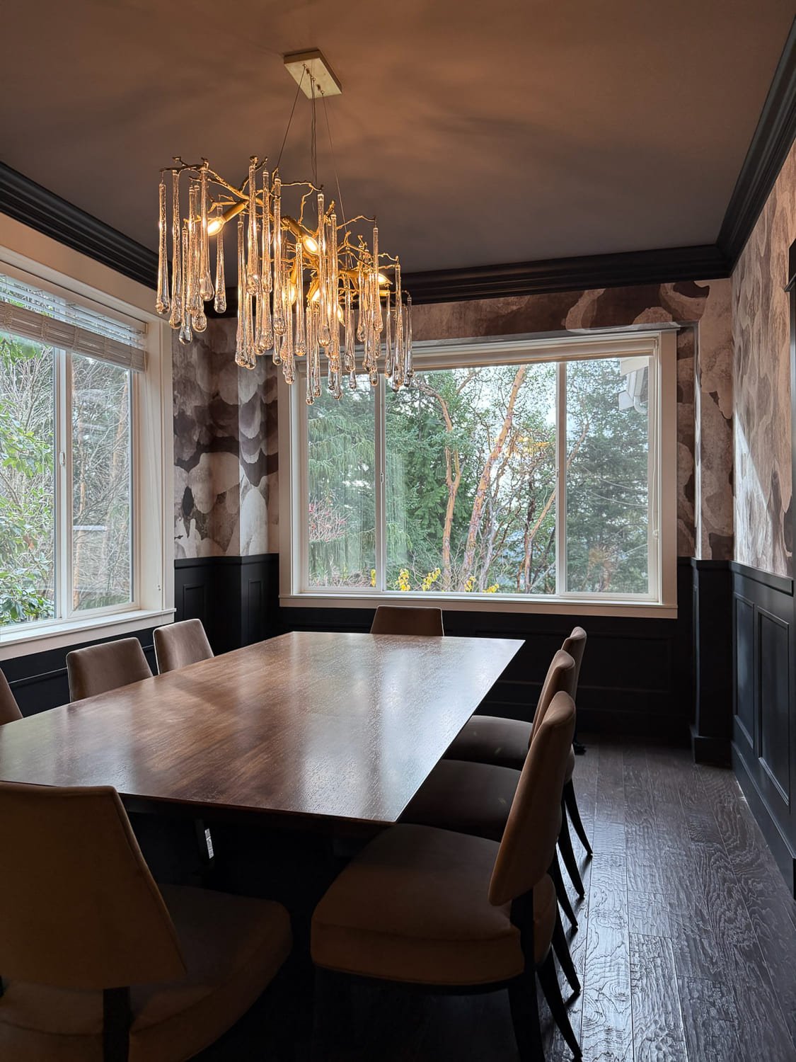 Modern dining area design Kirkland — Ariana Designs
